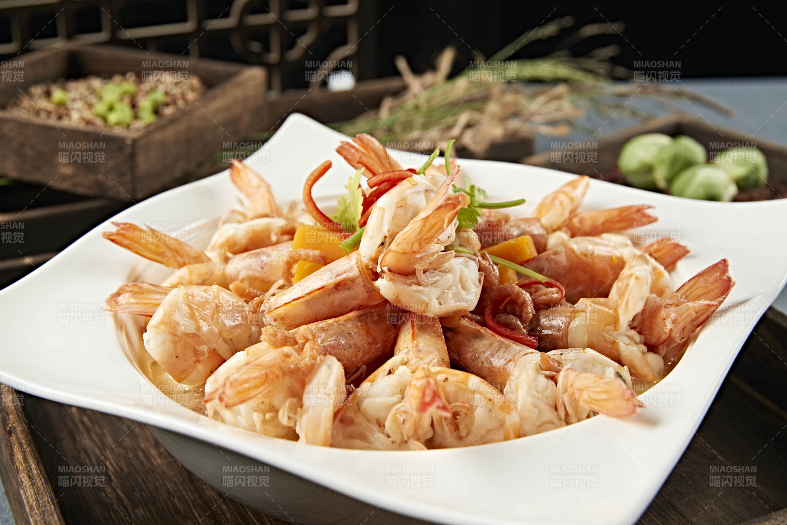 清汤金瓜炖煮开背大虾图片