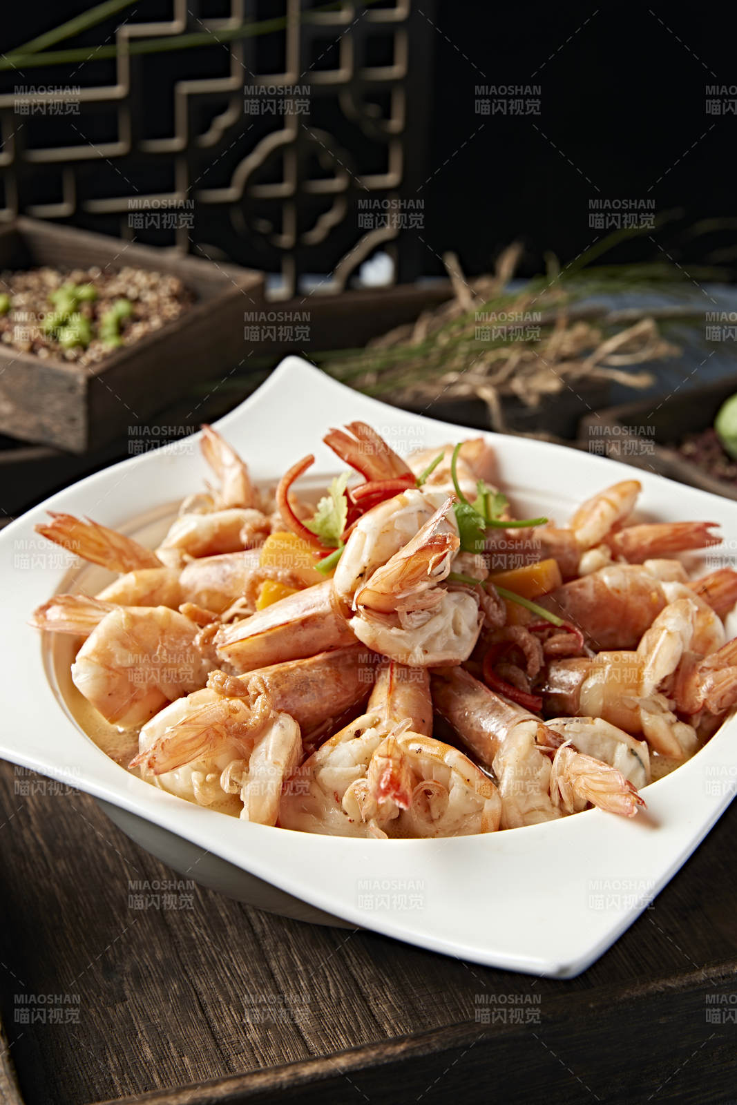 清汤金瓜炖煮开背大虾图片