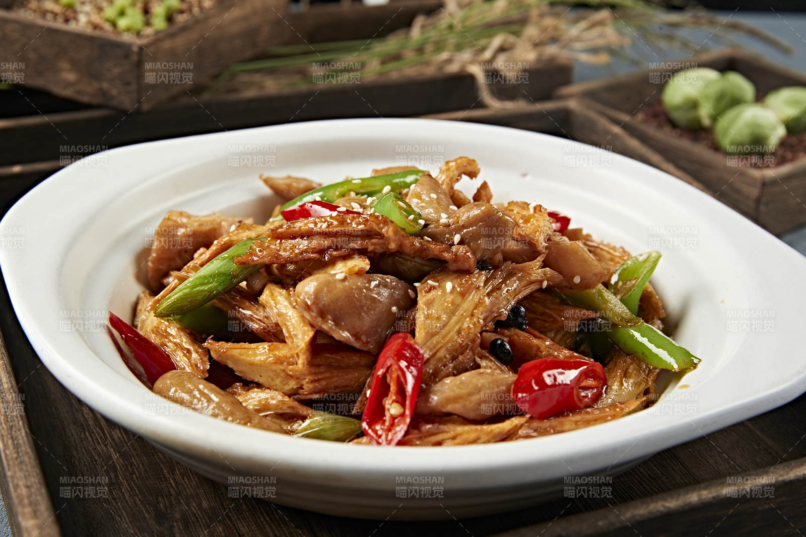 杭椒蒜苗腐竹酱爆肥肠图片