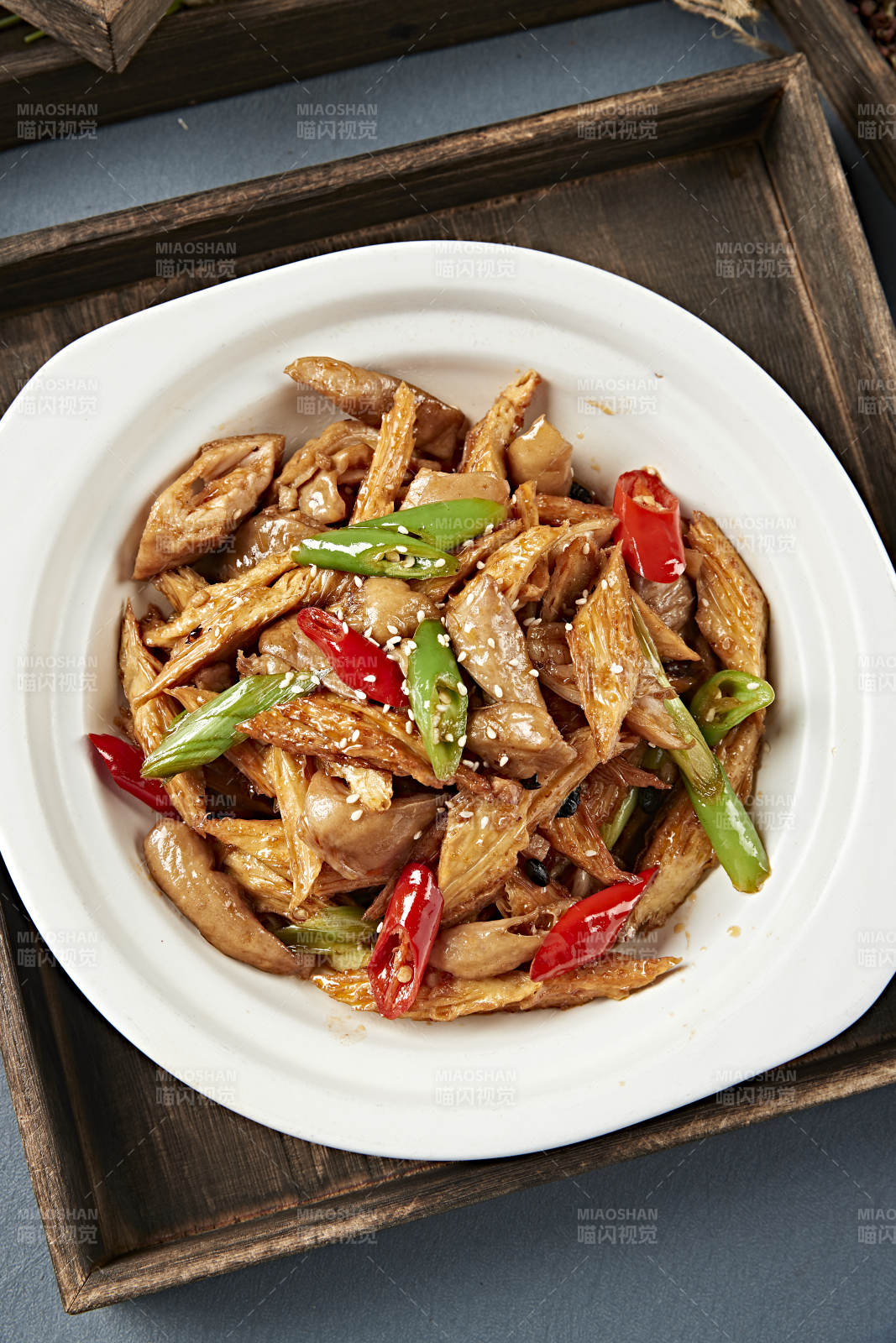 杭椒蒜苗腐竹酱爆肥肠图片