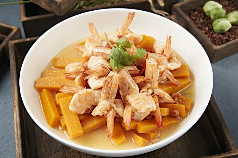 清汤金瓜炖煮开背大虾图片