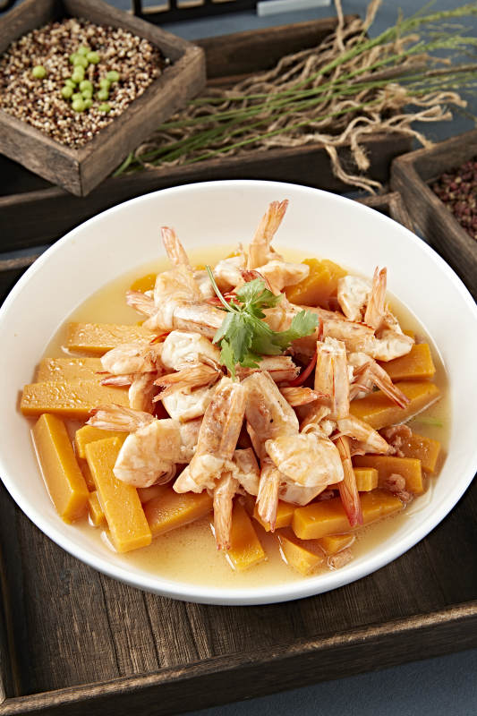 清汤金瓜炖煮开背大虾图片