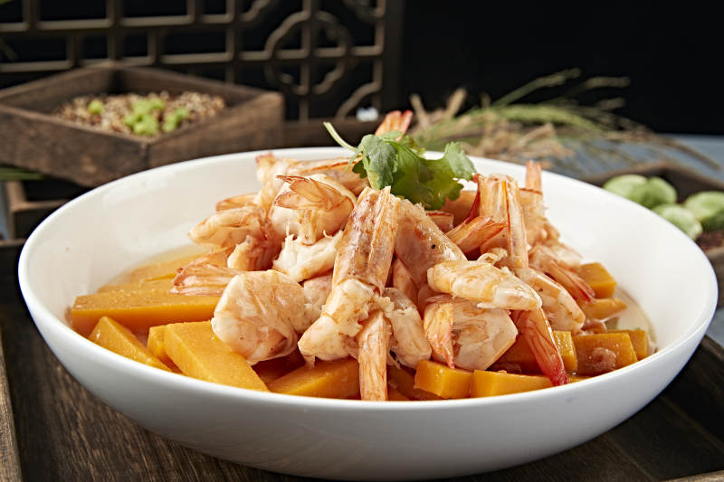 清汤金瓜炖煮开背大虾图片