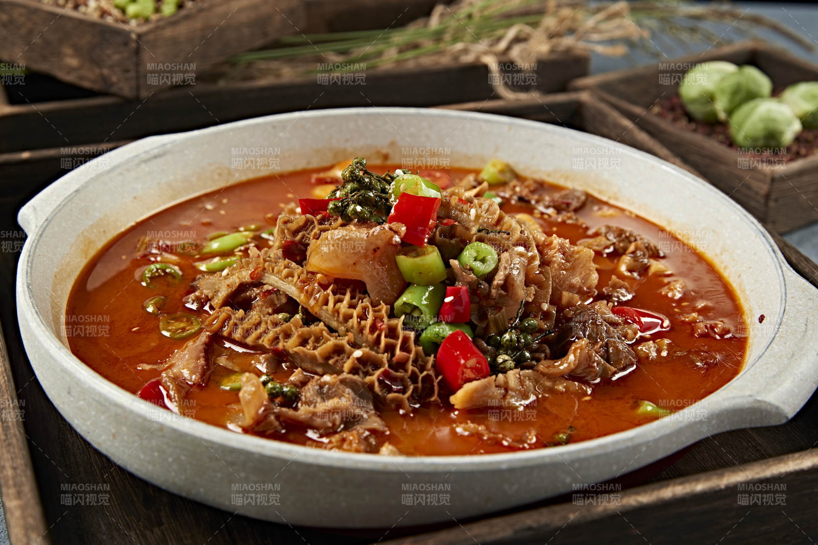 藤椒酸辣米椒蒜子炖金钱肚图片