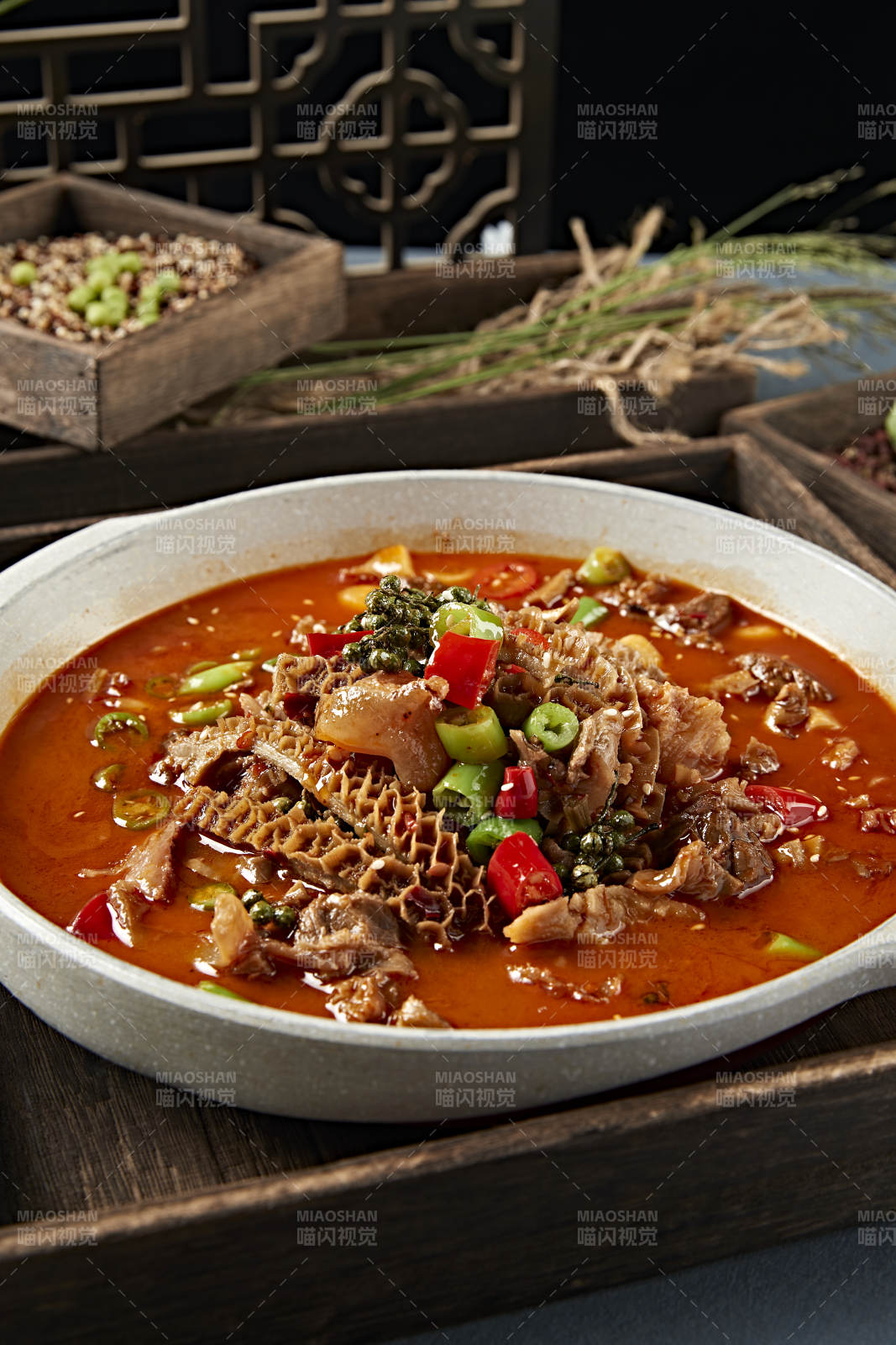 藤椒酸辣米椒蒜子炖金钱肚图片