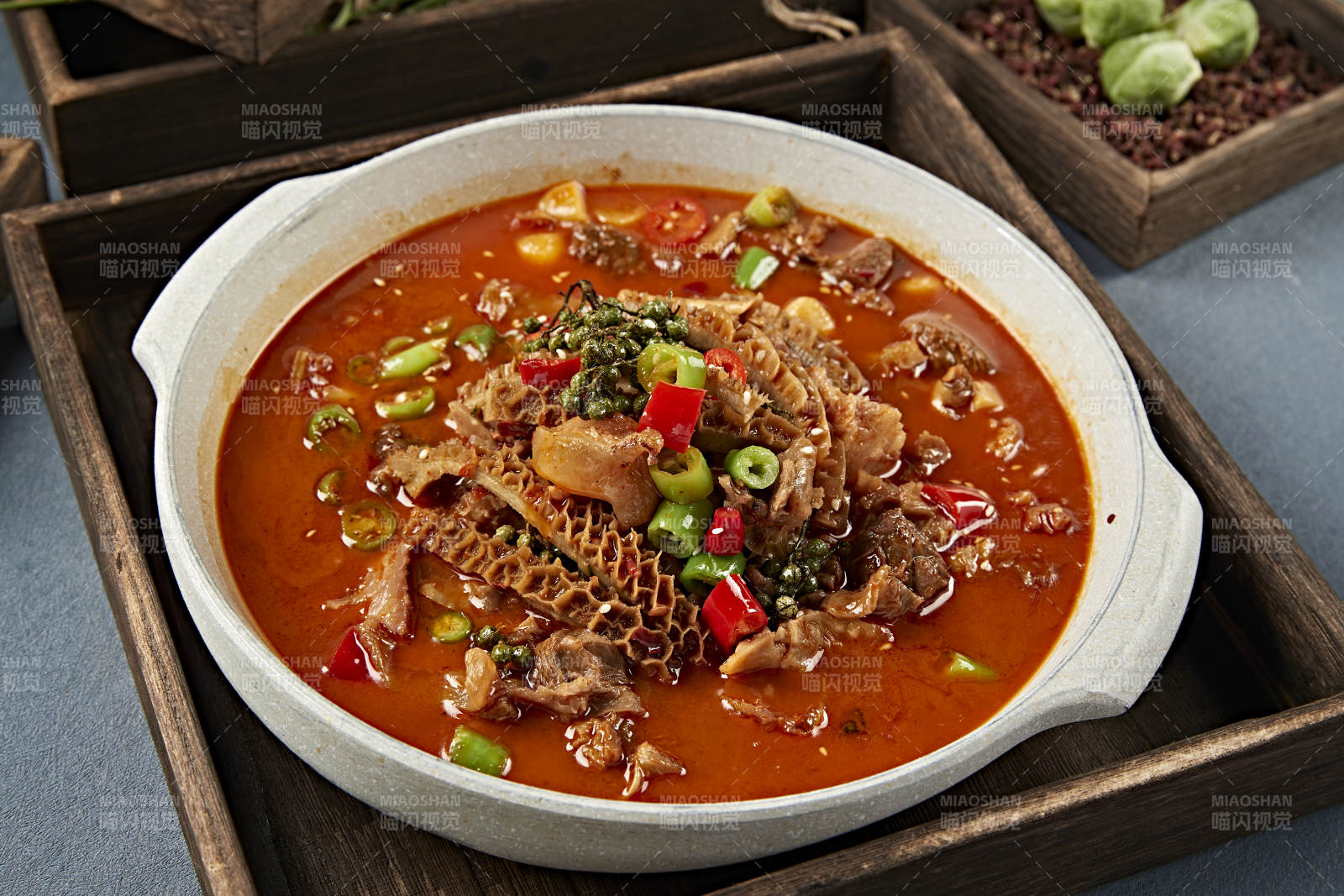 藤椒酸辣米椒蒜子炖金钱肚图片