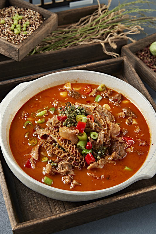 藤椒酸辣米椒蒜子炖金钱肚图片