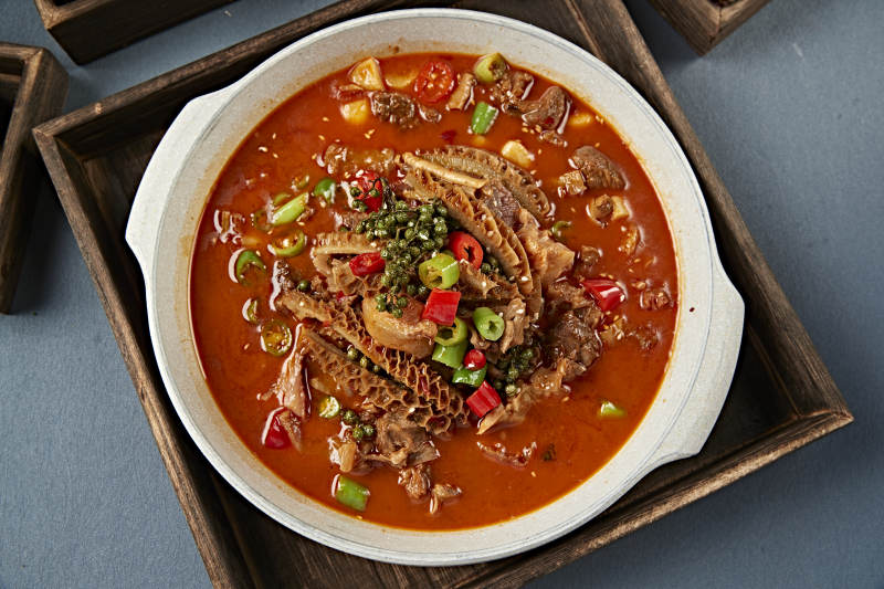 藤椒酸辣米椒蒜子炖金钱肚图片