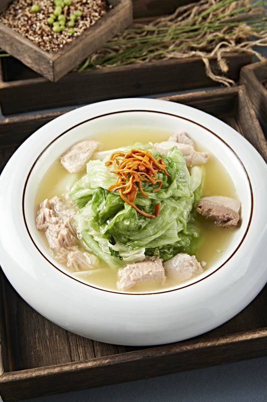 上汤生菜虫草花炖罐头猪肘肉图片