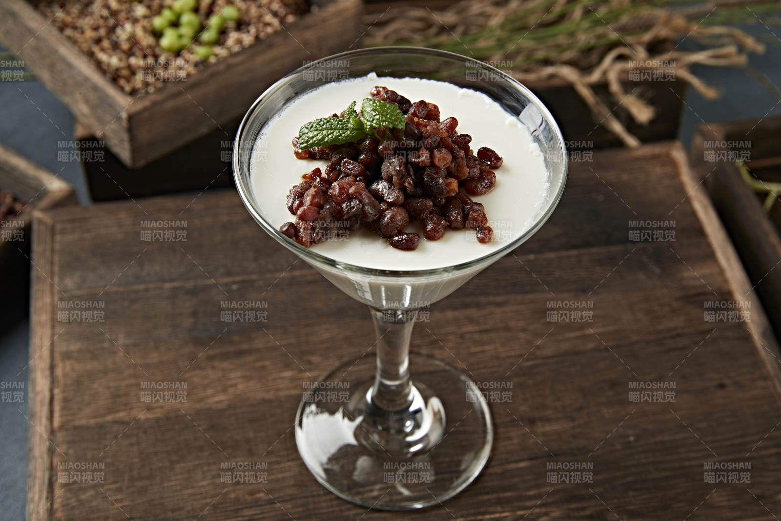 美味酸奶红豆布丁图片