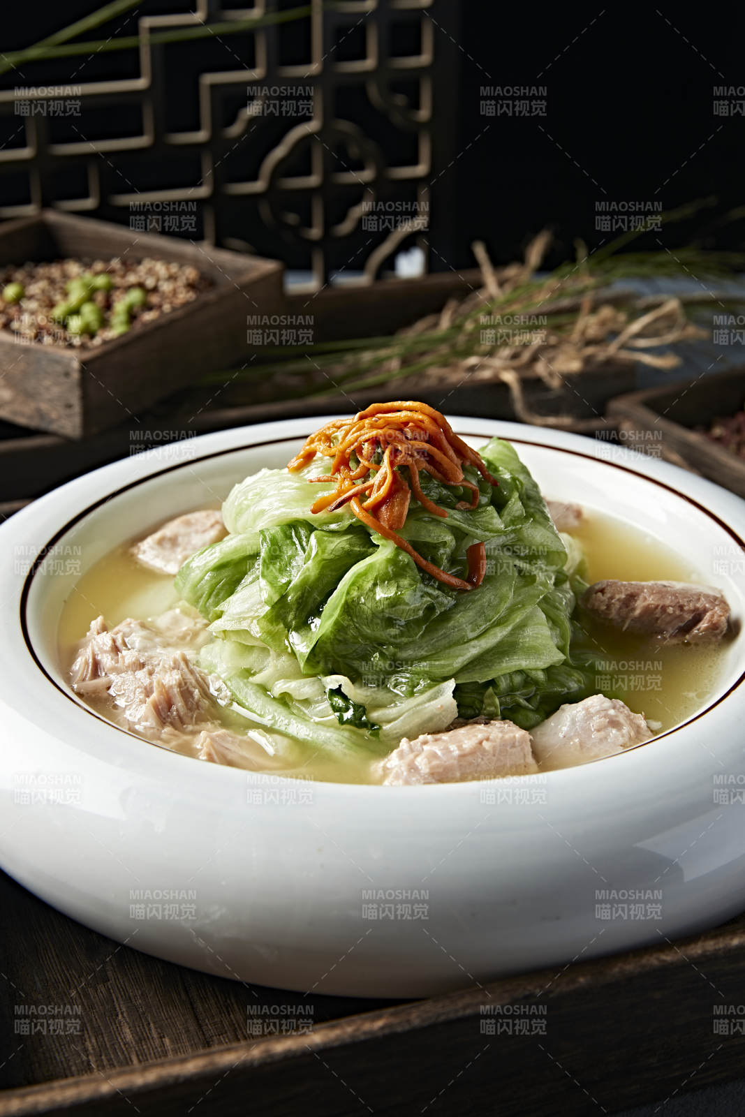 上汤生菜虫草花炖罐头猪肘肉图片