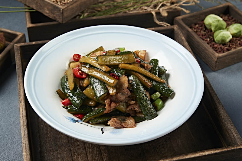 蒜子米椒黄瓜条小炒五花肉图片