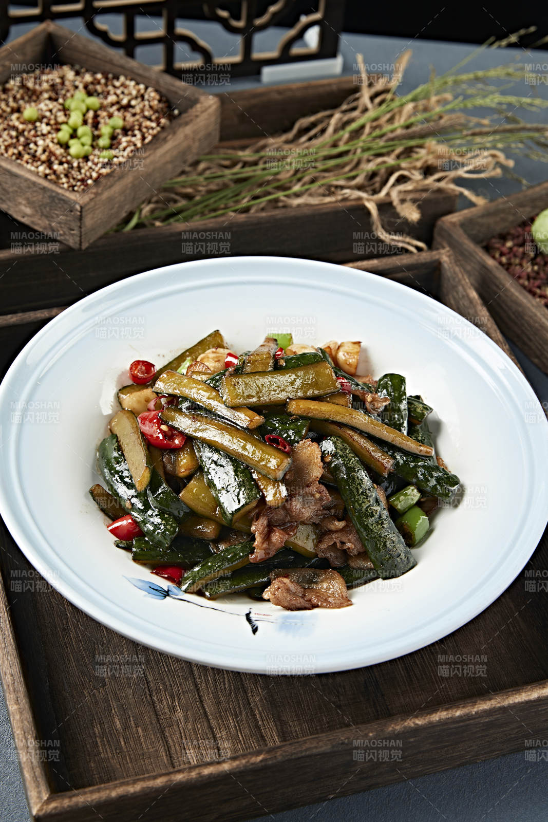 蒜子米椒黄瓜条小炒五花肉图片