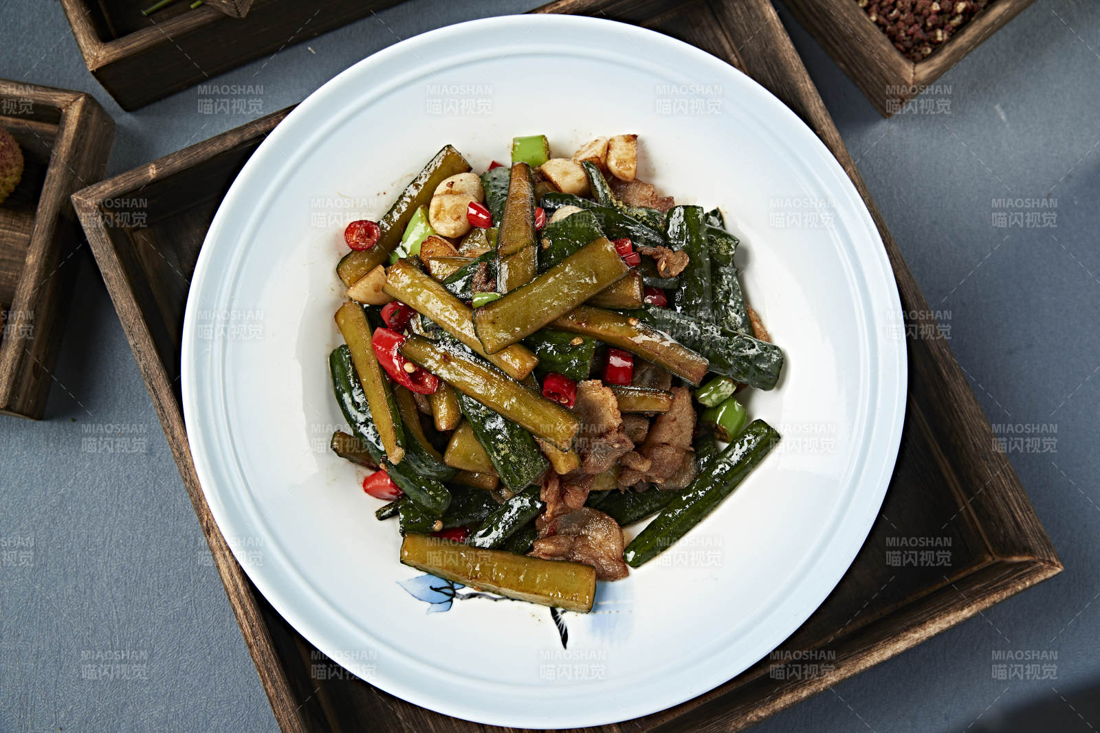 蒜子米椒黄瓜条小炒五花肉图片