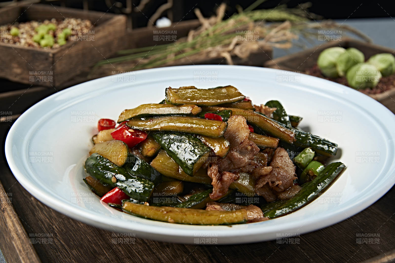 蒜子米椒黄瓜条小炒五花肉图片