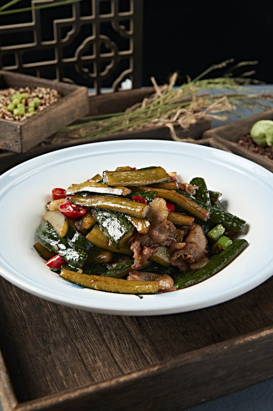 蒜子米椒黄瓜条小炒五花肉图片