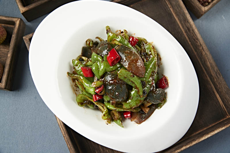 双椒酱爆皮蛋图片