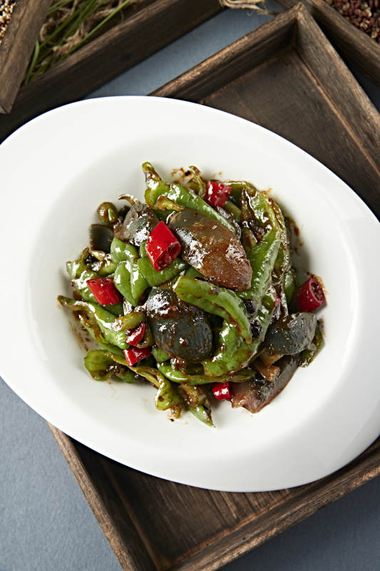 双椒酱爆皮蛋图片