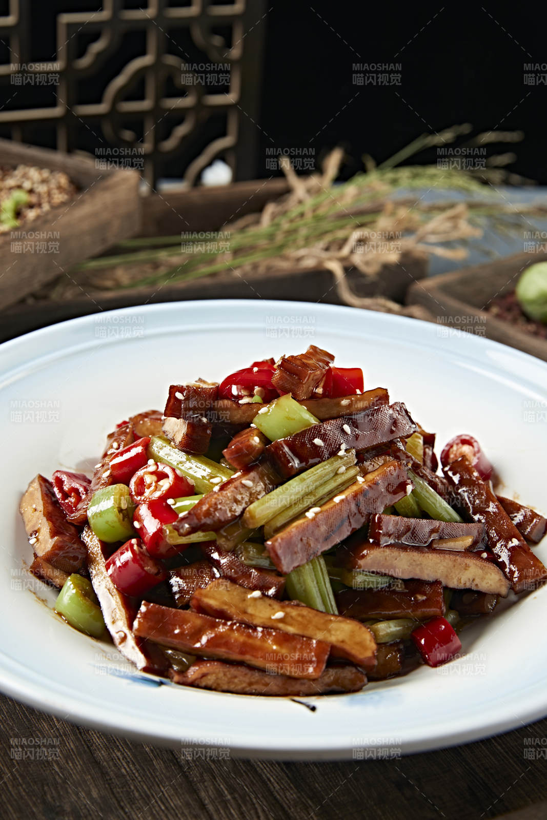 米椒西芹炒香干图片