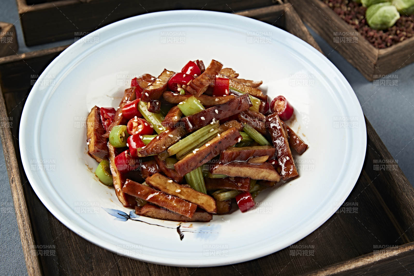 米椒西芹炒香干图片