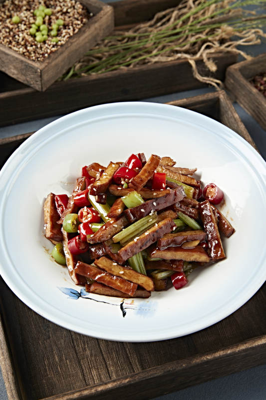米椒西芹炒香干图片