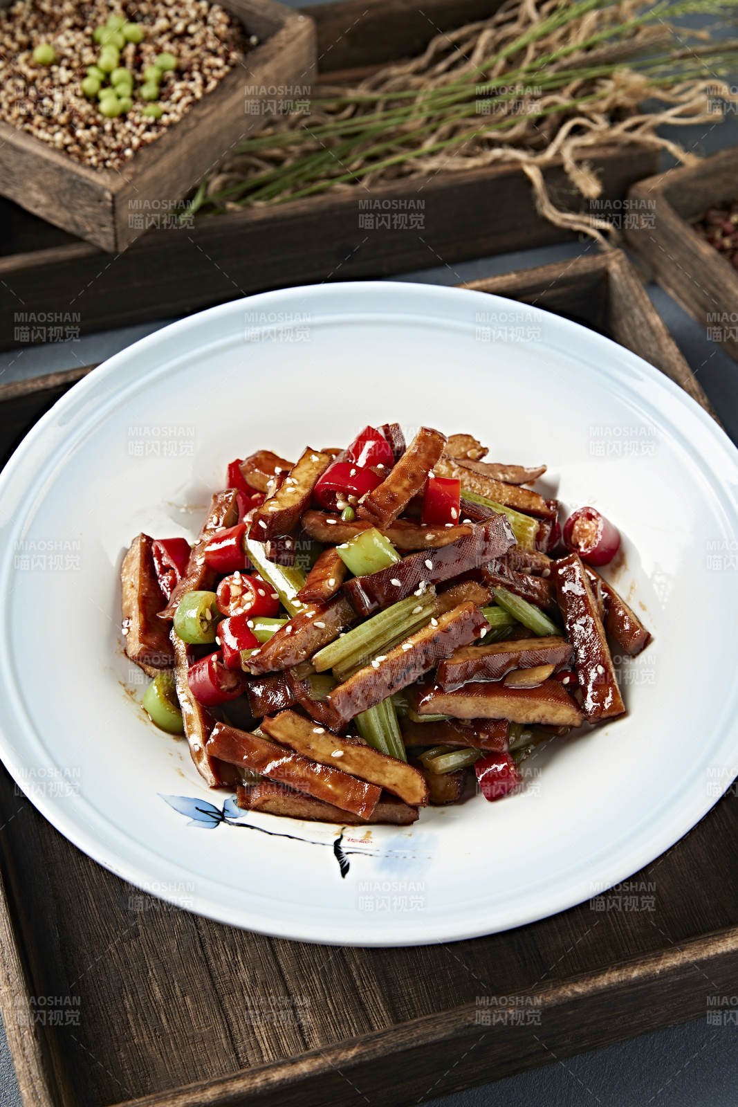 米椒西芹炒香干图片