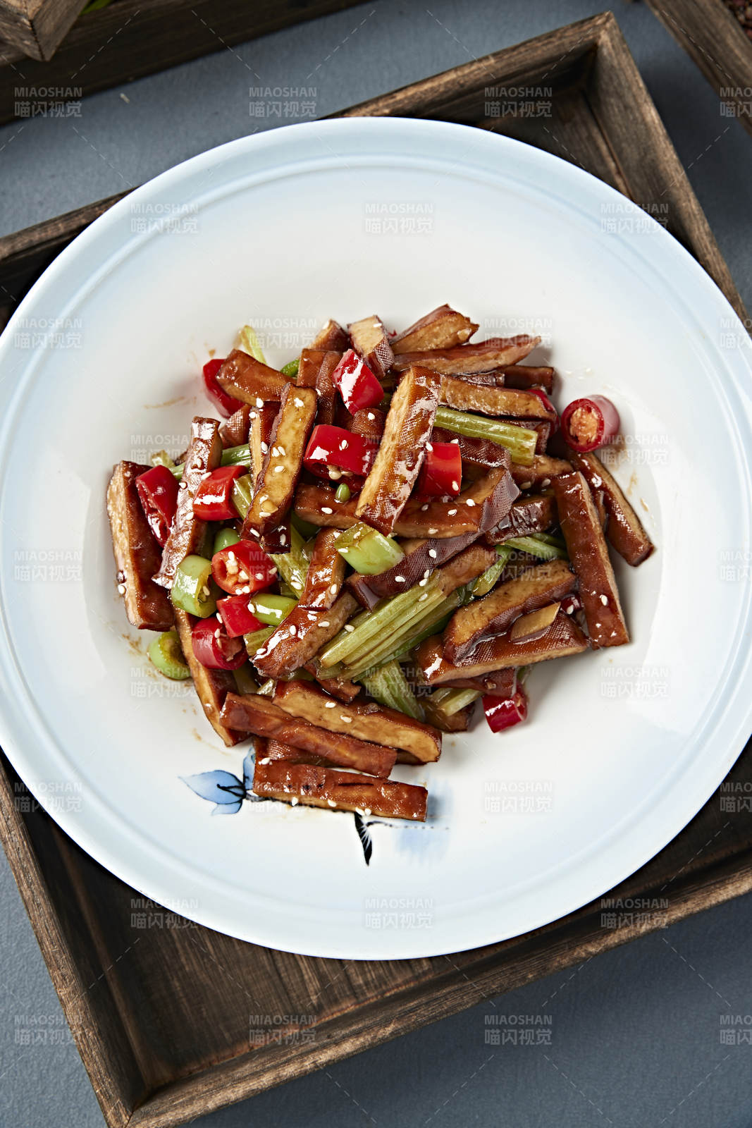 米椒西芹炒香干图片