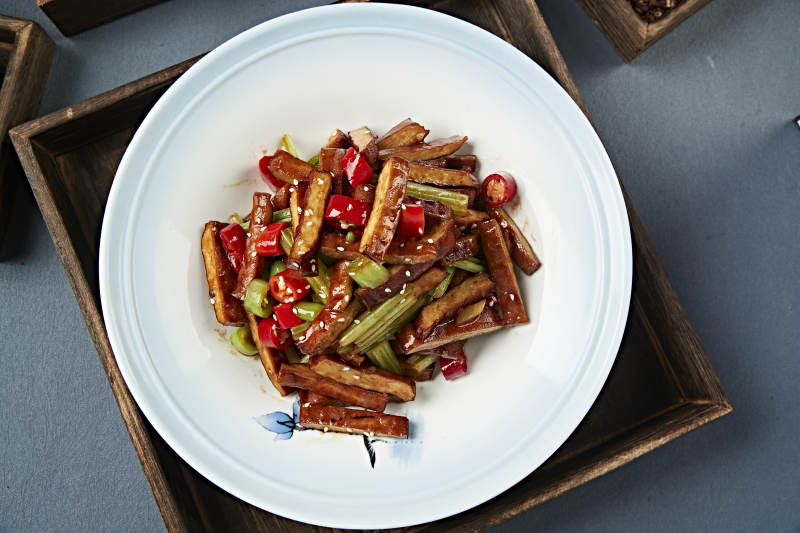 米椒西芹炒香干图片