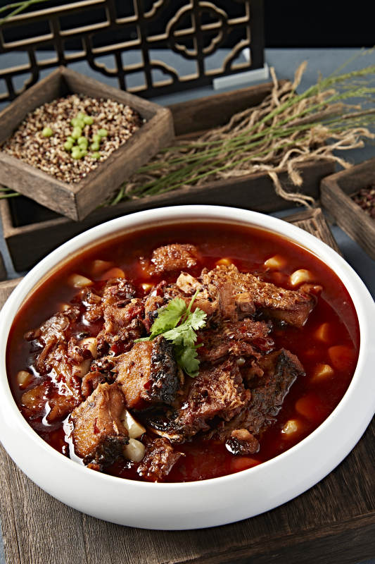 蒜香红油香辣炖鱼排图片