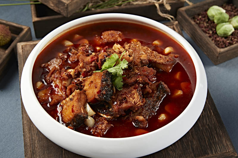 蒜香红油香辣炖鱼排图片