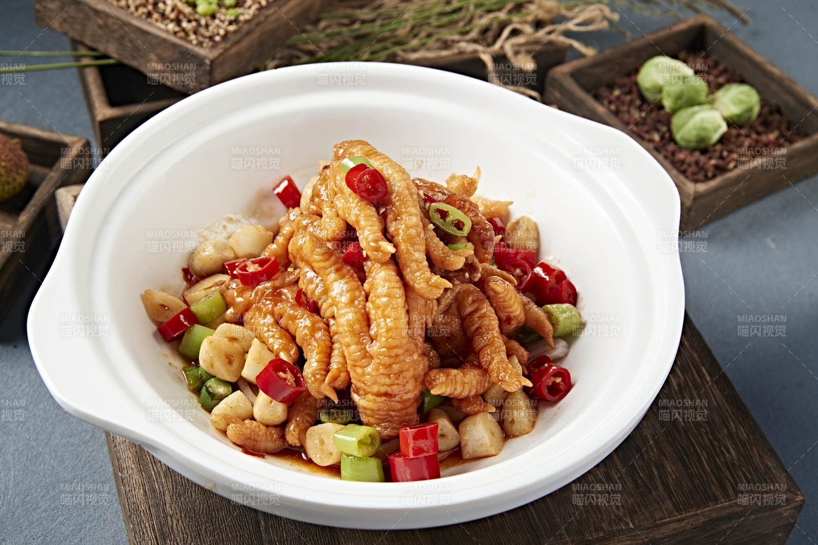 蒜子米椒酱爆虎皮凤爪图片