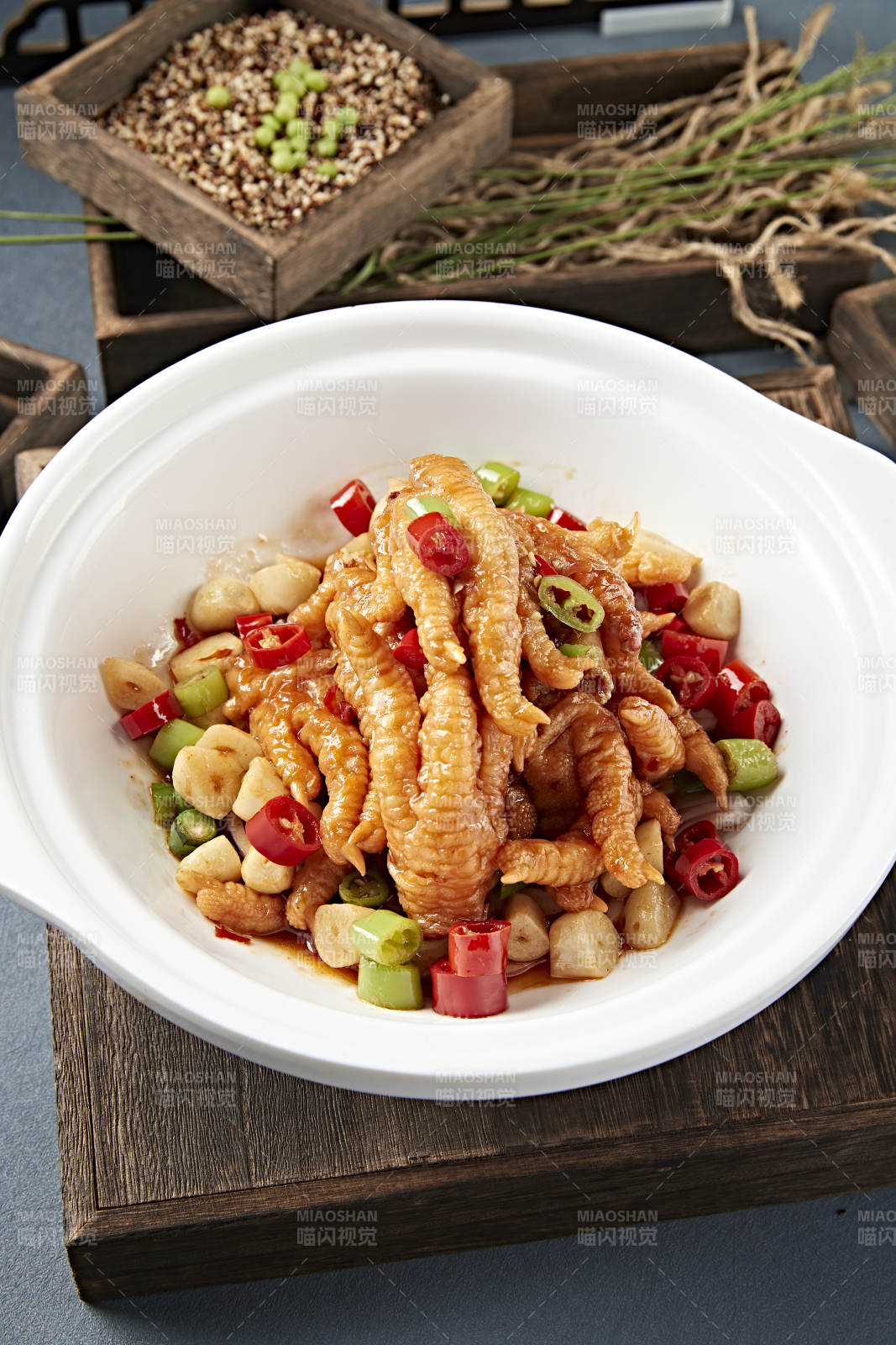 蒜子米椒酱爆虎皮凤爪图片