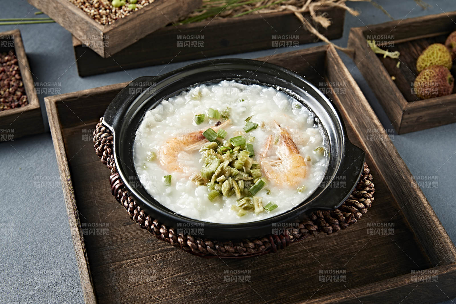 砂锅鲜虾生滚白粥海鲜粥图片