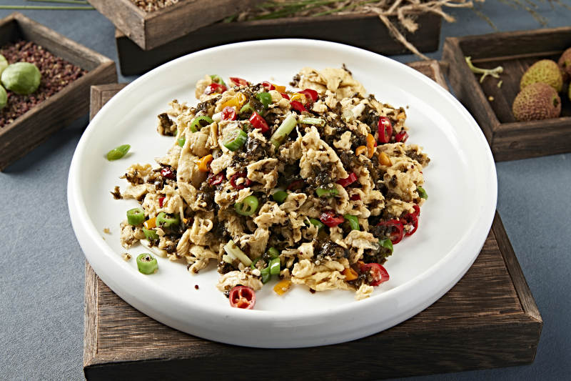 米椒蒜薹地皮菜炒柴鸡蛋图片