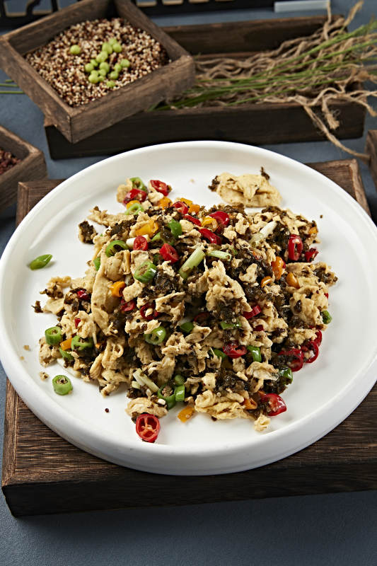 米椒蒜薹地皮菜炒柴鸡蛋图片