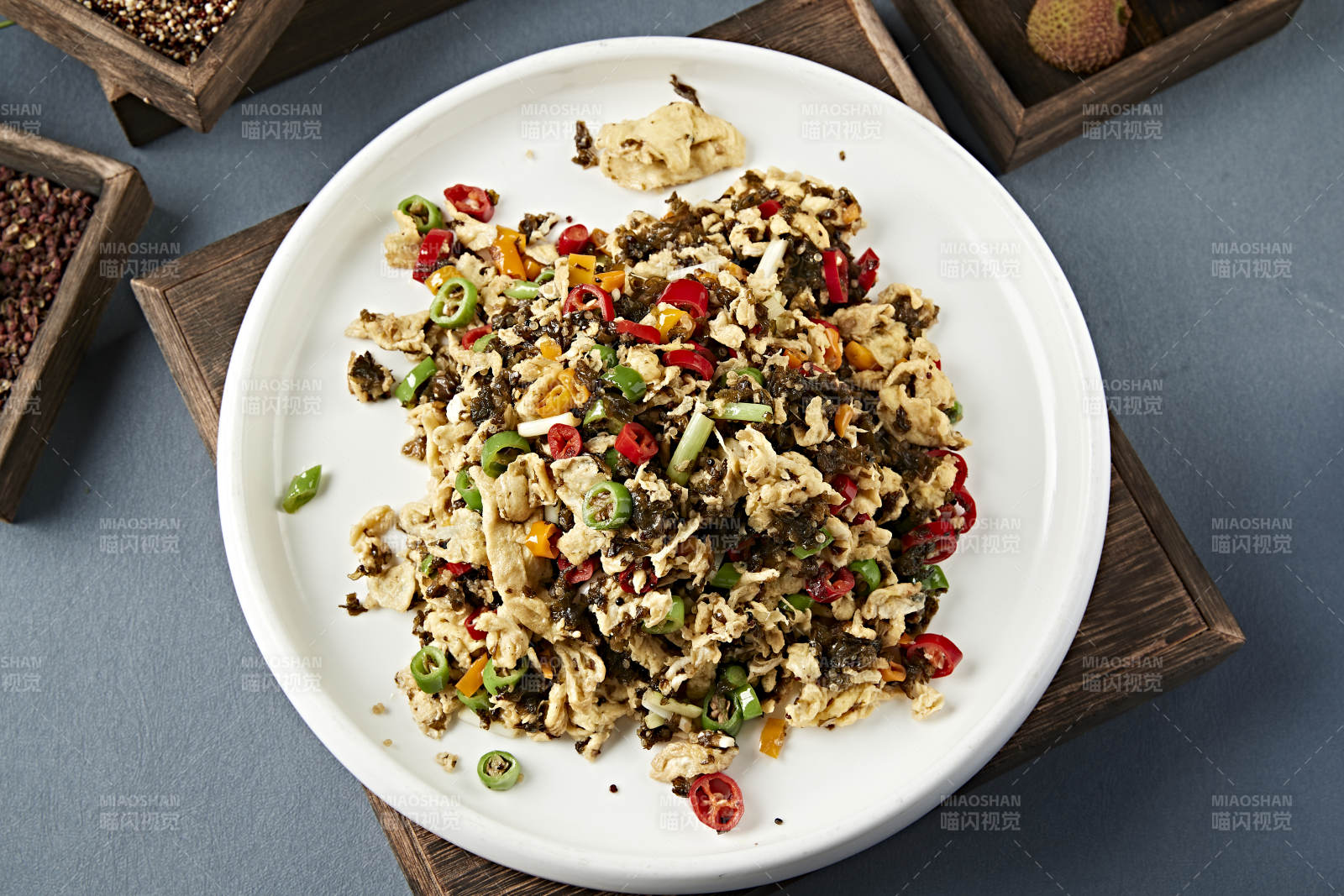 米椒蒜薹地皮菜炒柴鸡蛋图片