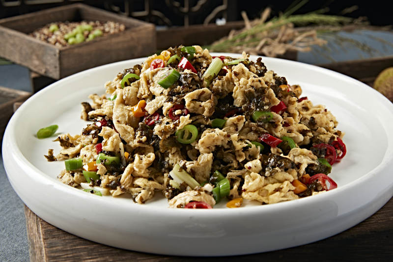 米椒蒜薹地皮菜炒柴鸡蛋图片