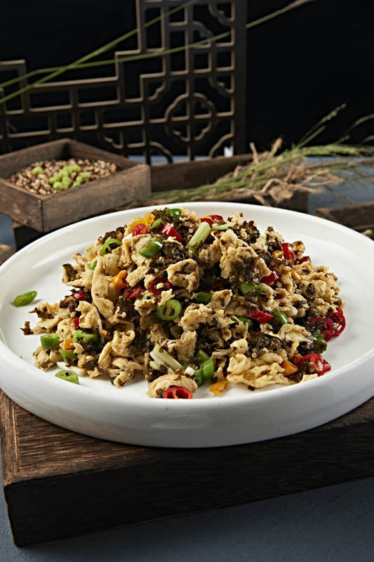 米椒蒜薹地皮菜炒柴鸡蛋图片