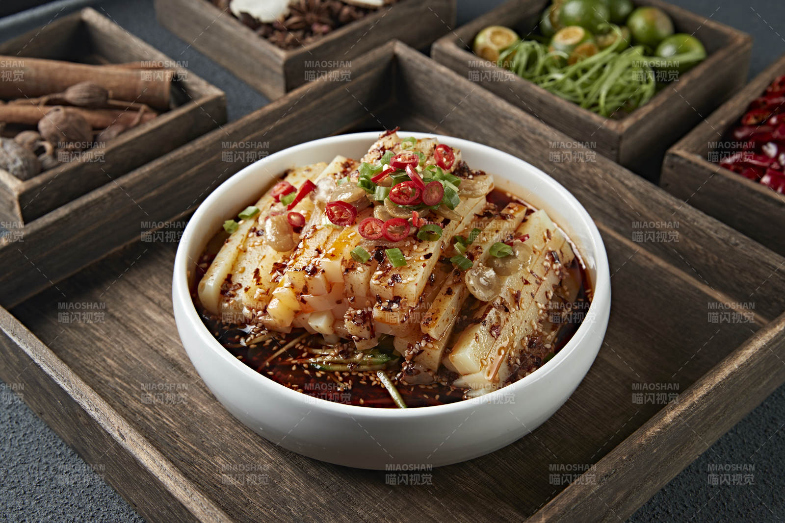 浇汁山西大同小媳妇凉粉图片