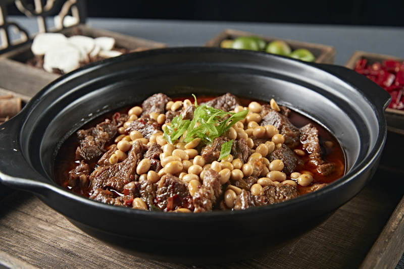 红油砂锅黄豆烧牛腩图片
