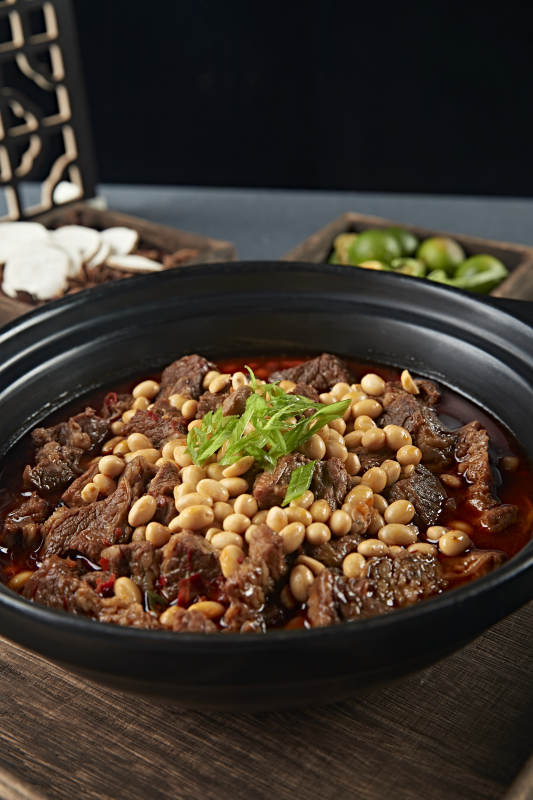 红油砂锅黄豆烧牛腩图片