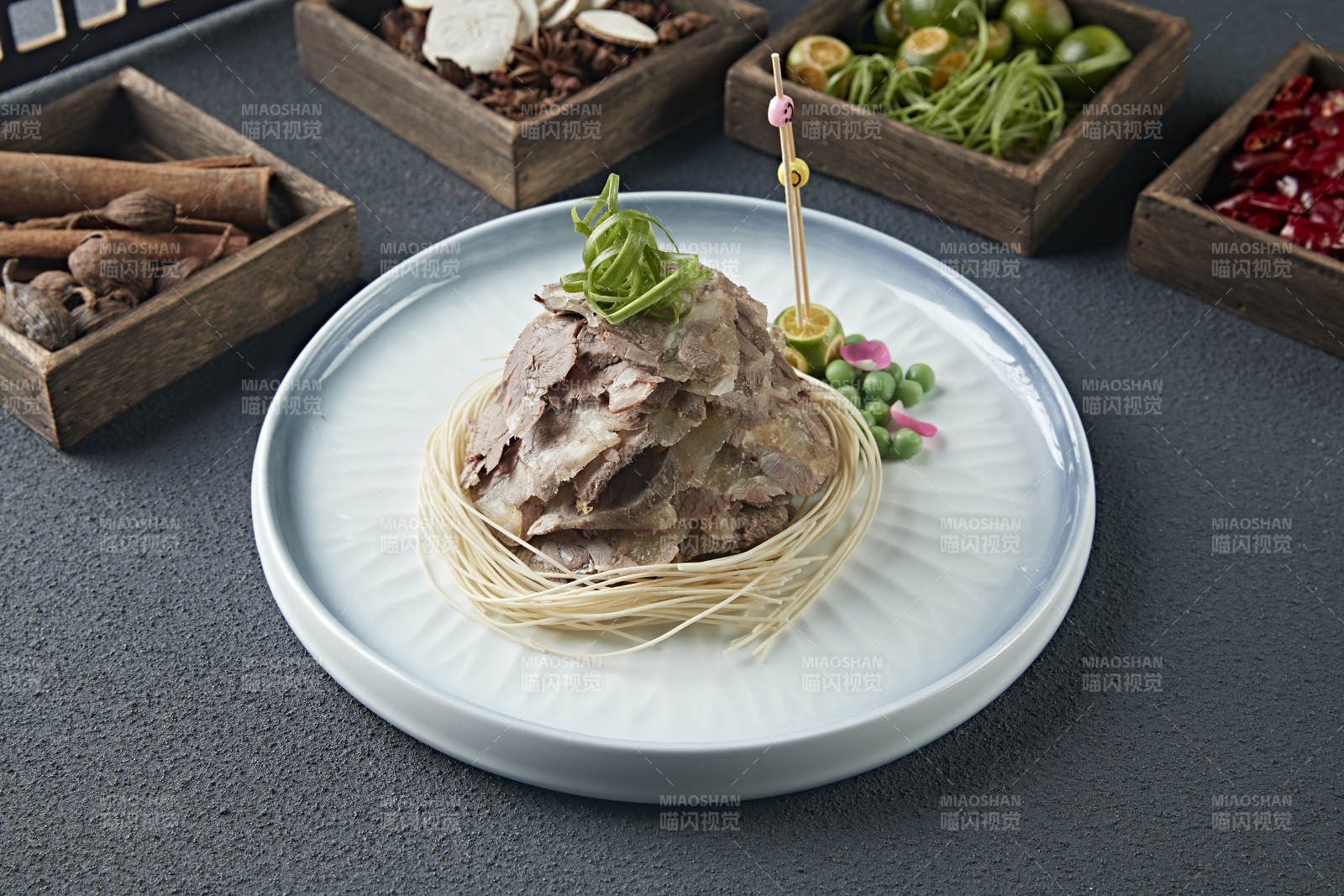 美味五香牛腱子切片图片