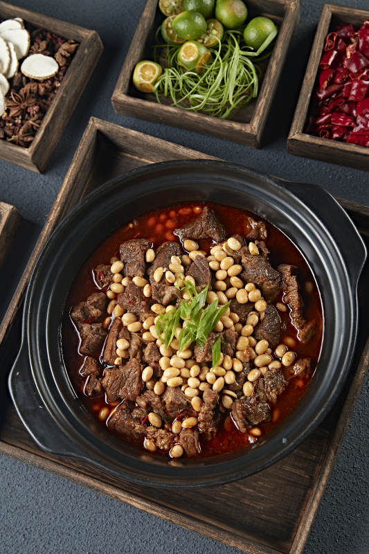 红油砂锅黄豆烧牛腩图片