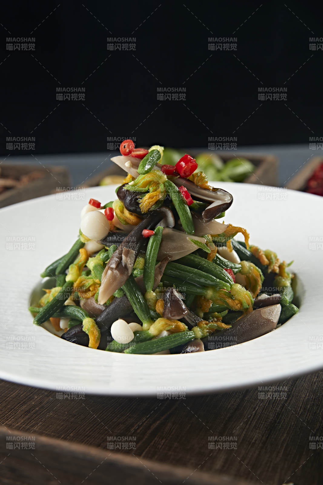 黄瓜仔海鲜菇炒鸡枞菌图片