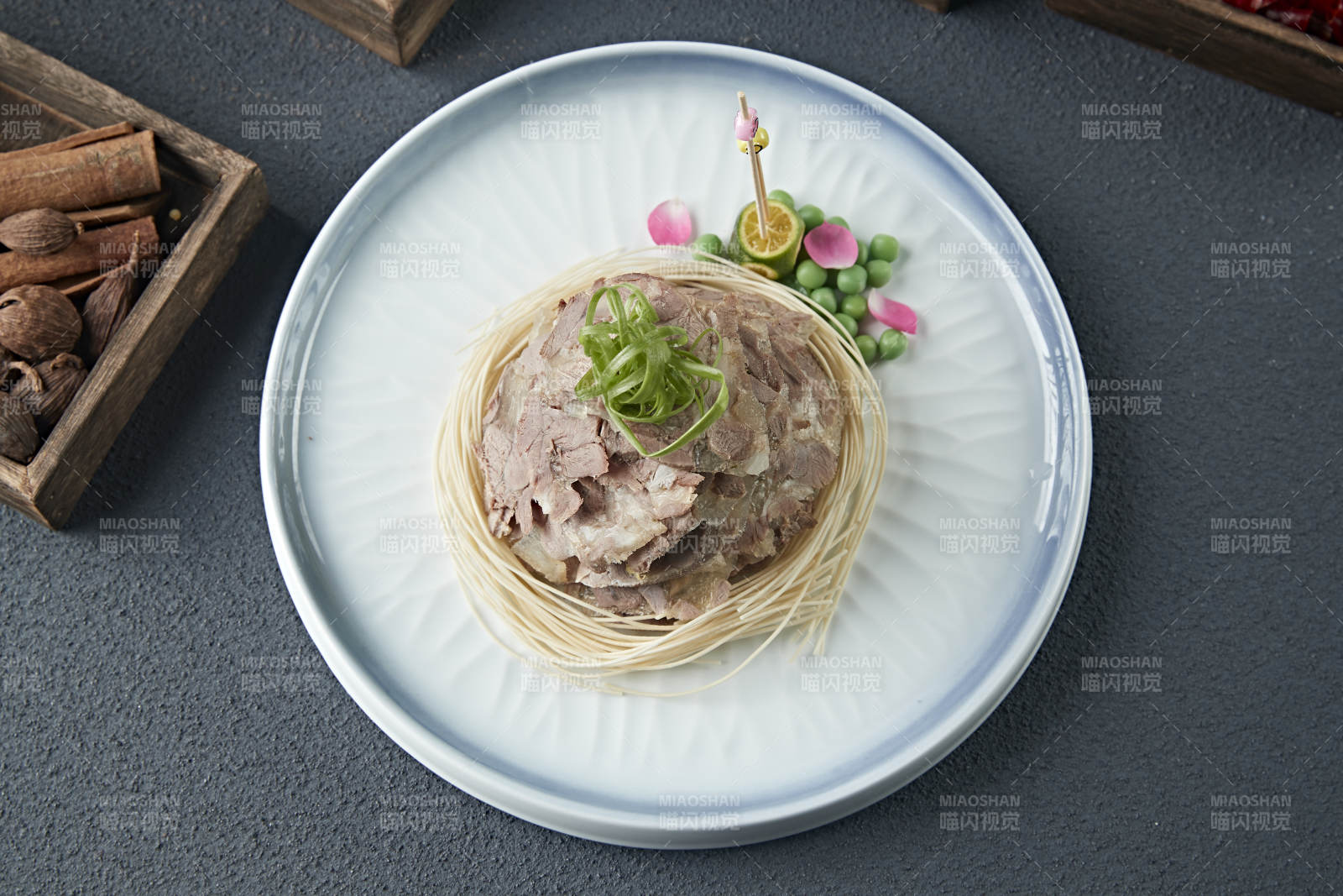 美味五香牛腱子切片图片