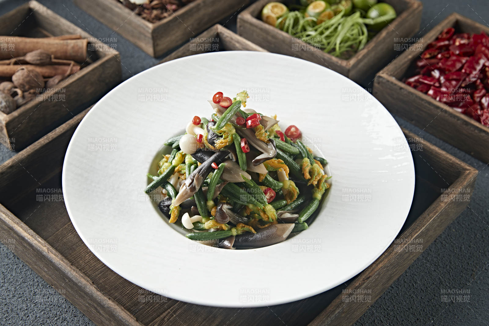 黄瓜仔海鲜菇炒鸡枞菌图片