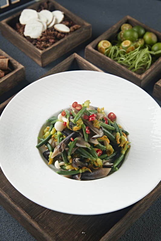 黄瓜仔海鲜菇炒鸡枞菌图片