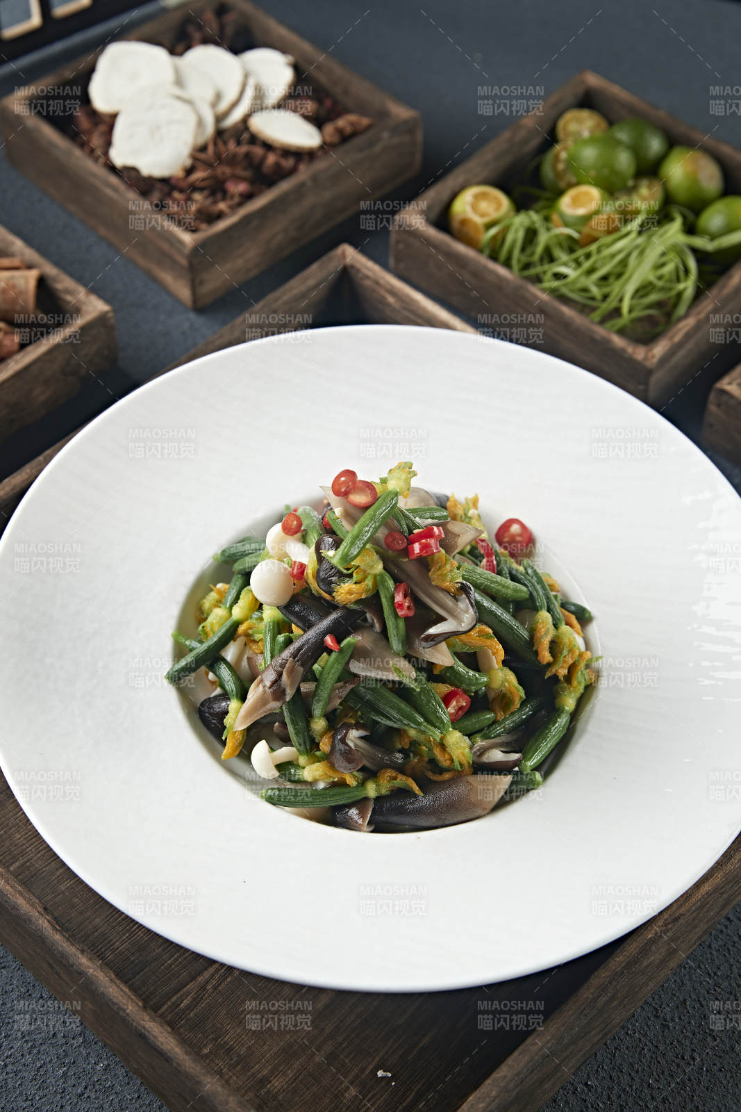 黄瓜仔海鲜菇炒鸡枞菌图片