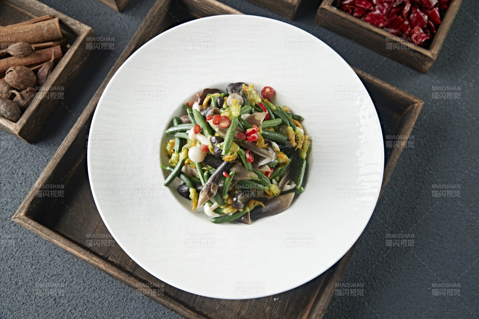 黄瓜仔海鲜菇炒鸡枞菌图片