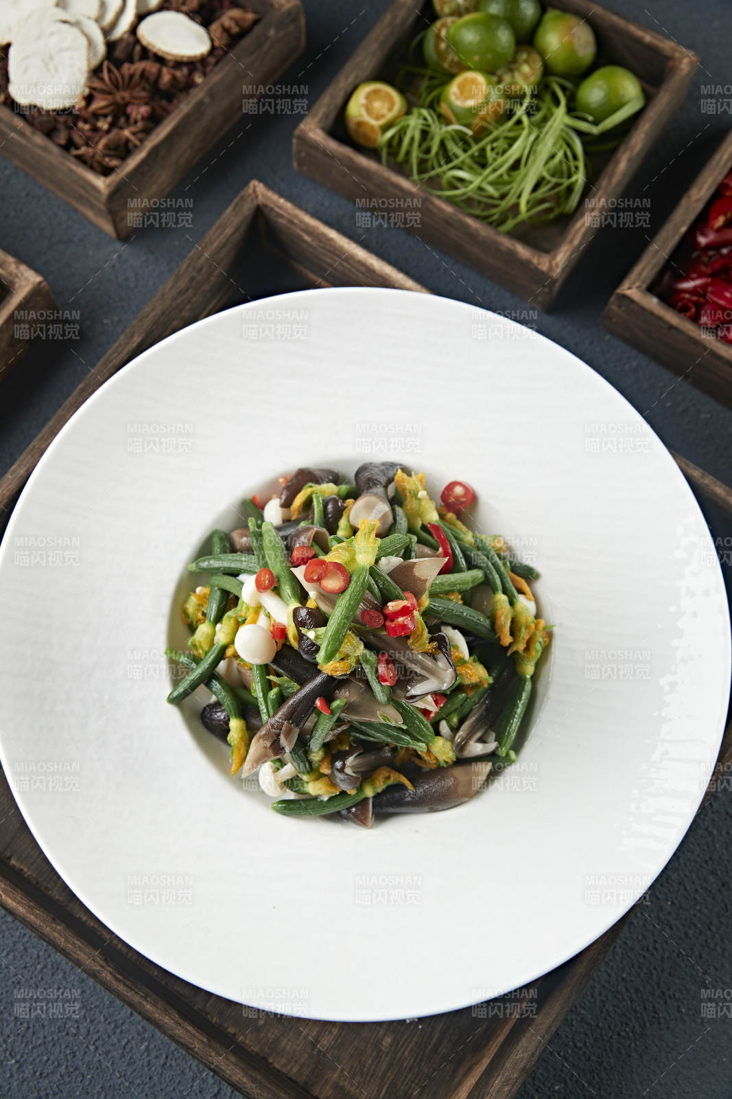 黄瓜仔海鲜菇炒鸡枞菌图片